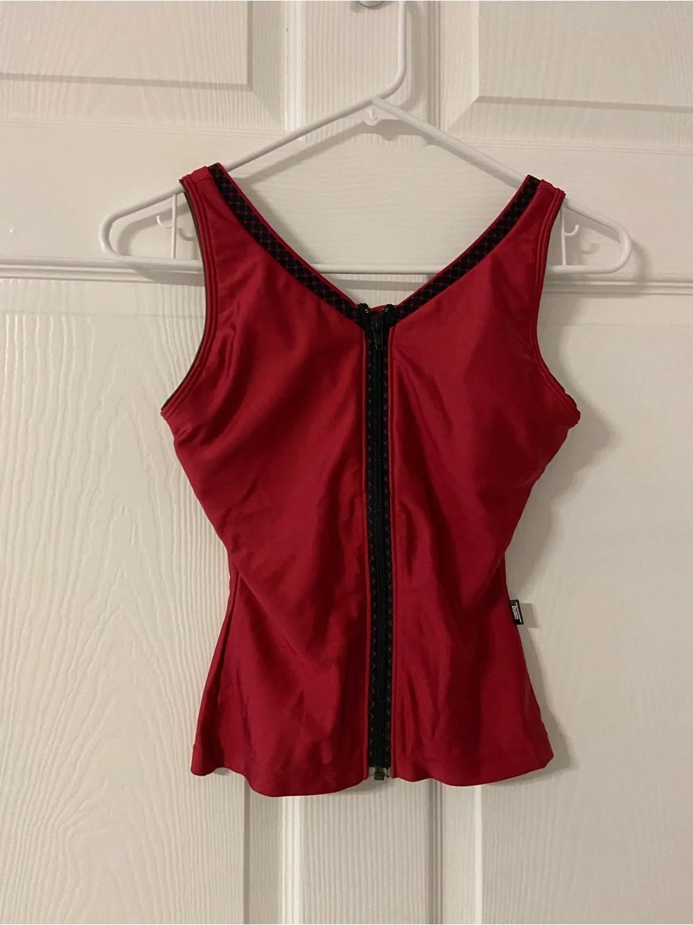 T42a- ARENA Bold Red V-Neck Swim Tankini Top